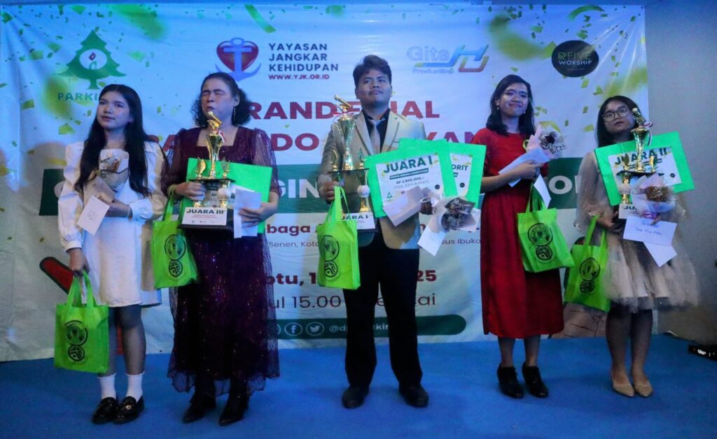 Juara Parkindo Bernyanyi